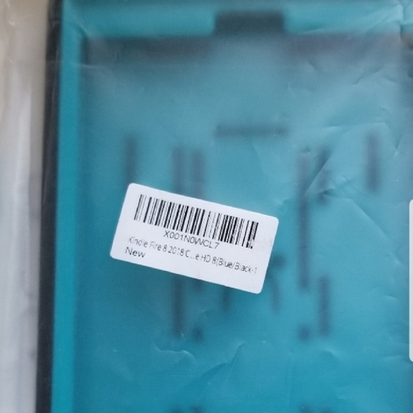 NWOT.. KINDLE FIRE 8 TABLET COVER WITH STAND - Picture 11 of 11